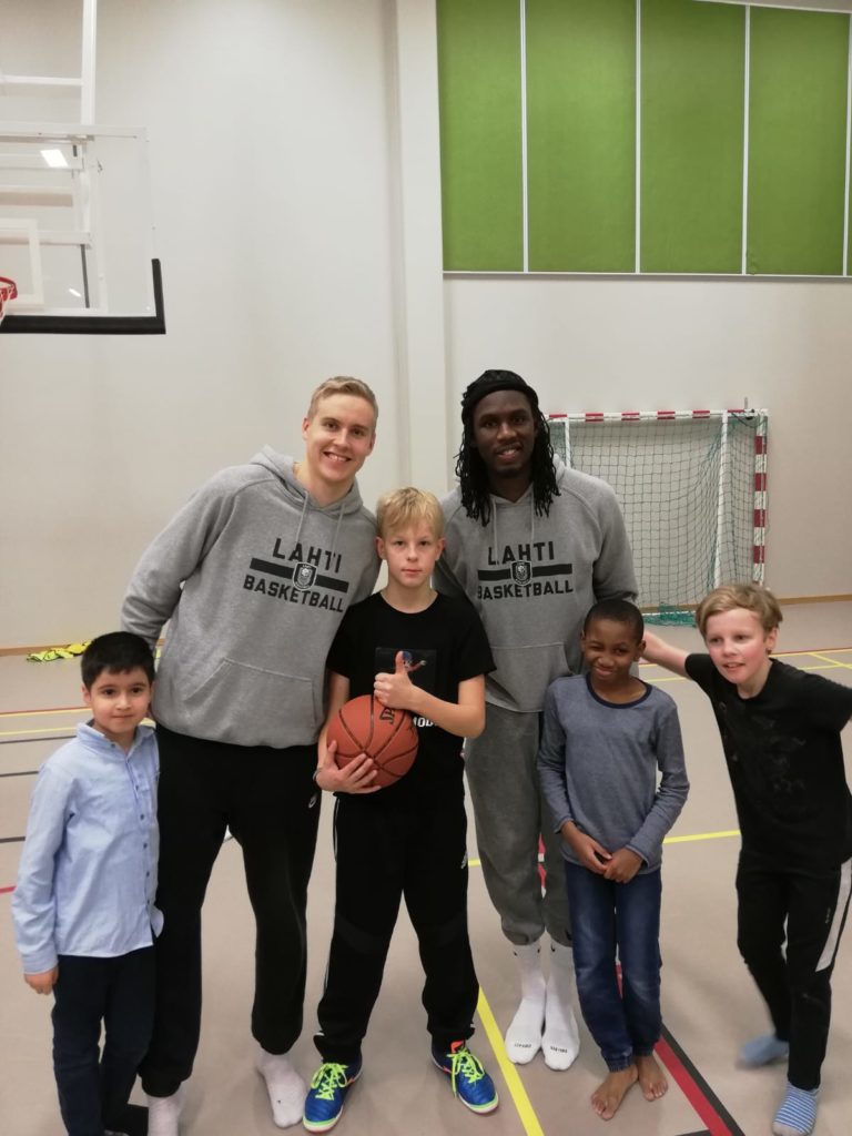 Lahti Basket Ja Kaksi Pelaajaa 768x1024